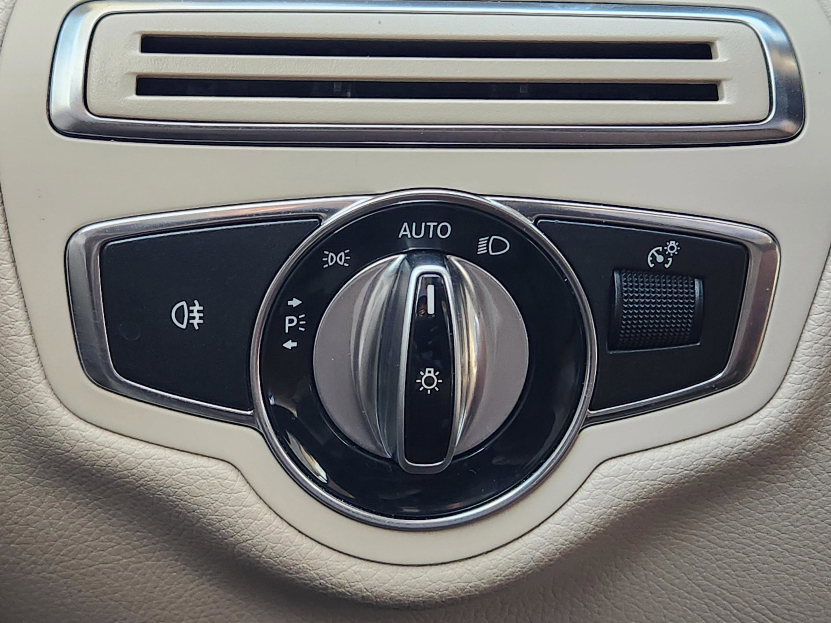 Used 2015 Mercedes-Benz C 300 C 300 image 22