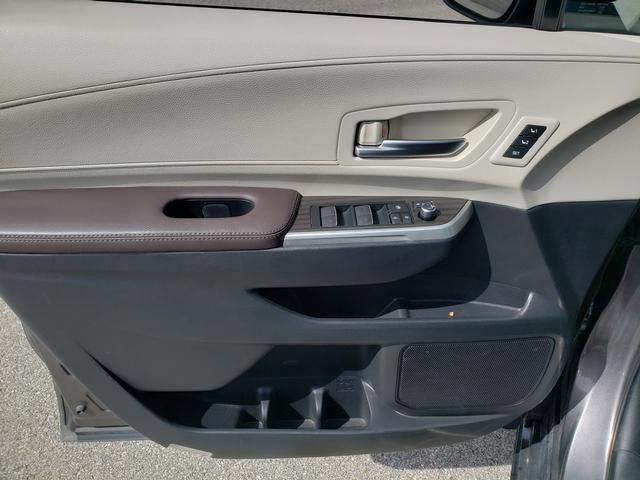 Used 2023 Toyota Sienna Platinum AWD/4WD image 11