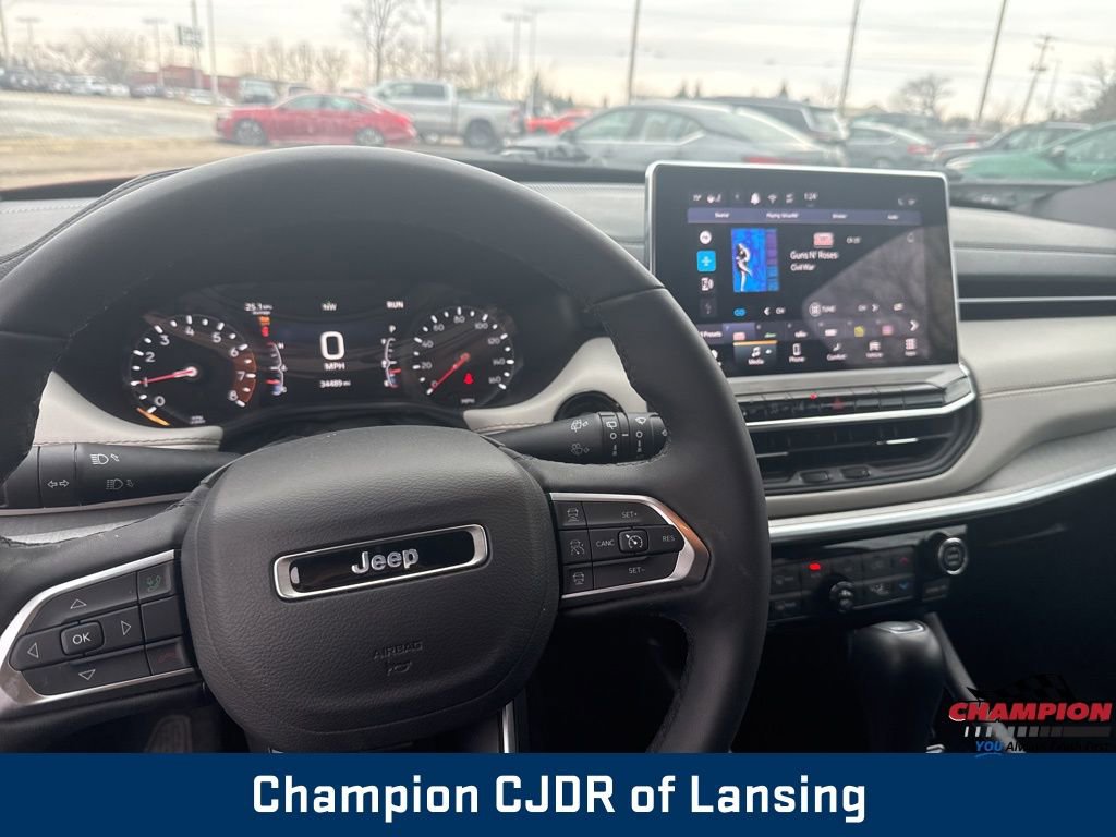 Used 2025 Jeep Compass Limited image 20