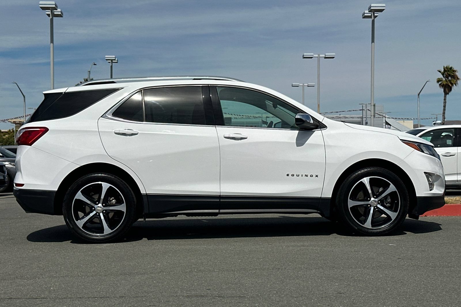 Used 2020 Chevrolet Equinox LT FWD image 3