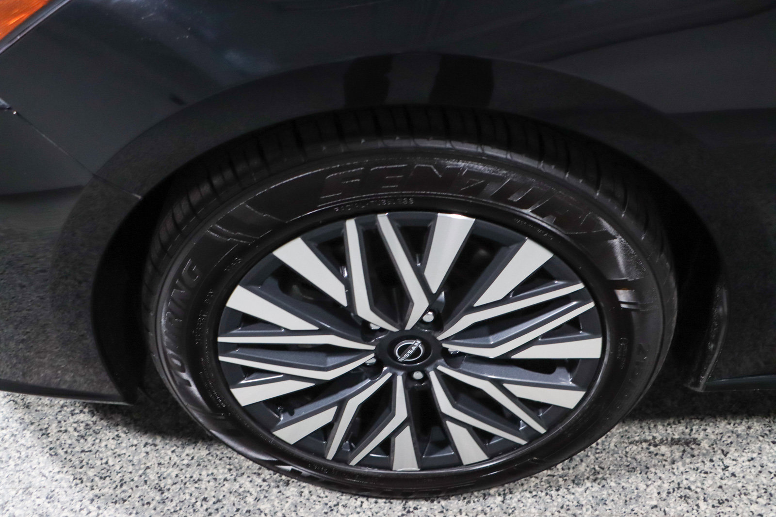 Used 2024 Nissan Altima 2.5 SV image 11