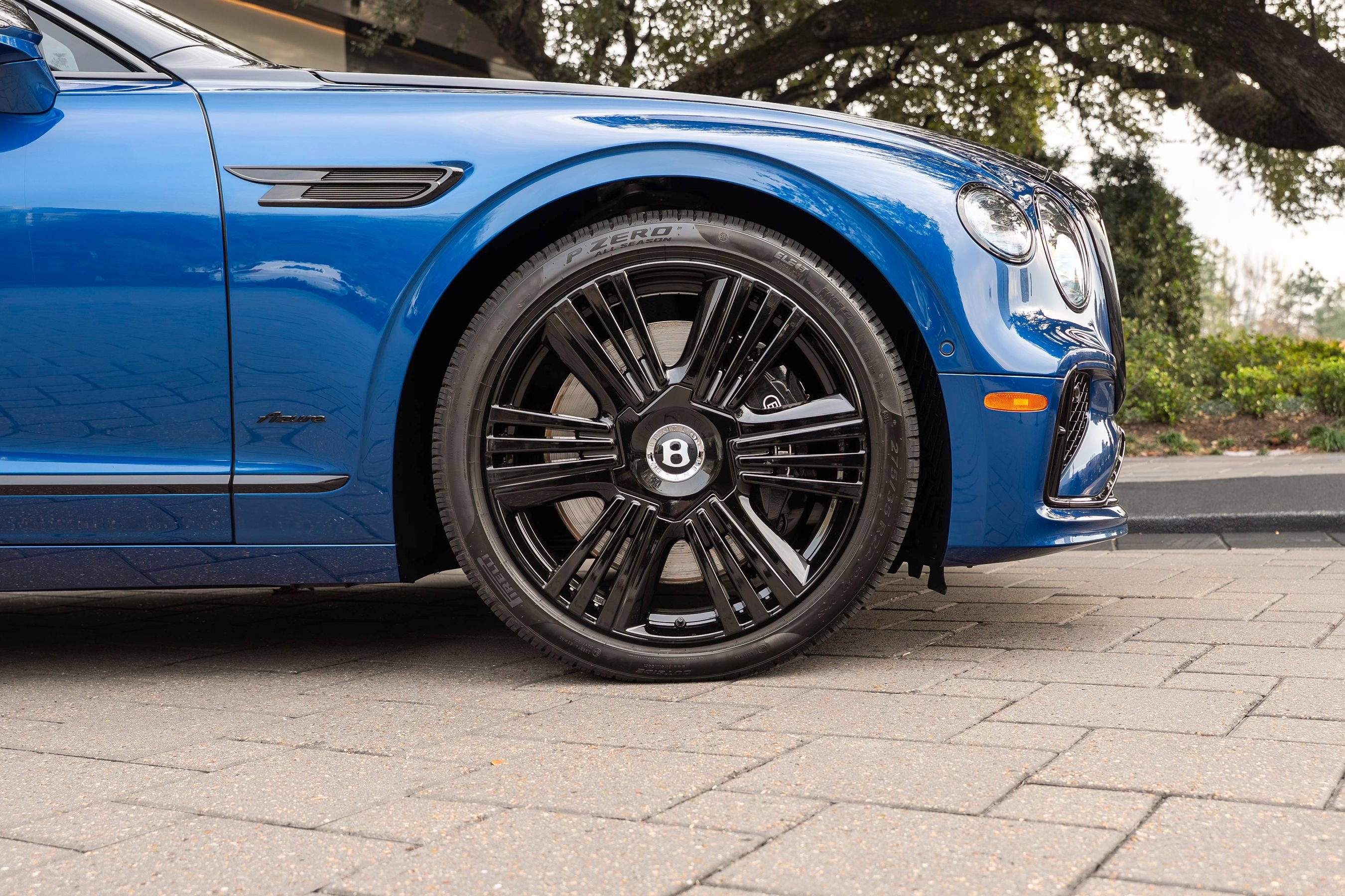 Certified 2026 Bentley Flying Spur Plug-In Hybrid AWD/4WD image 6