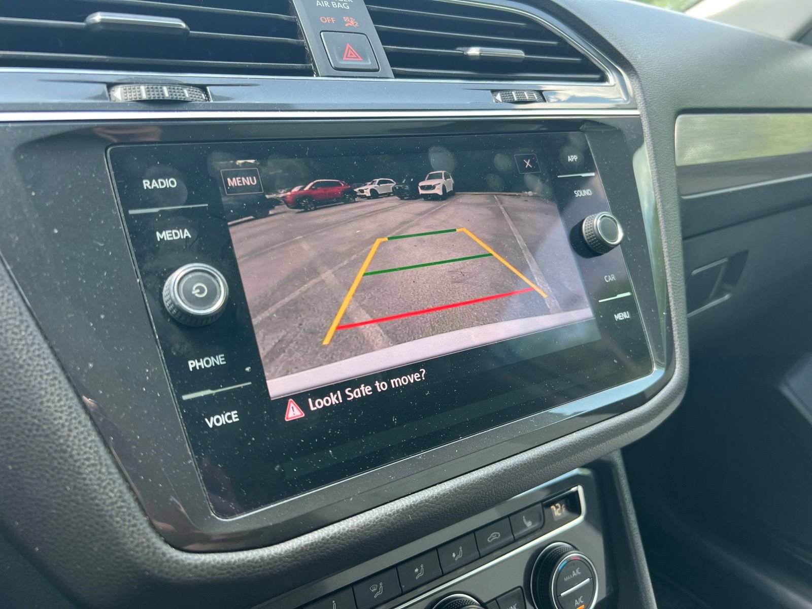 Used 2019 Volkswagen Tiguan SE FWD image 13