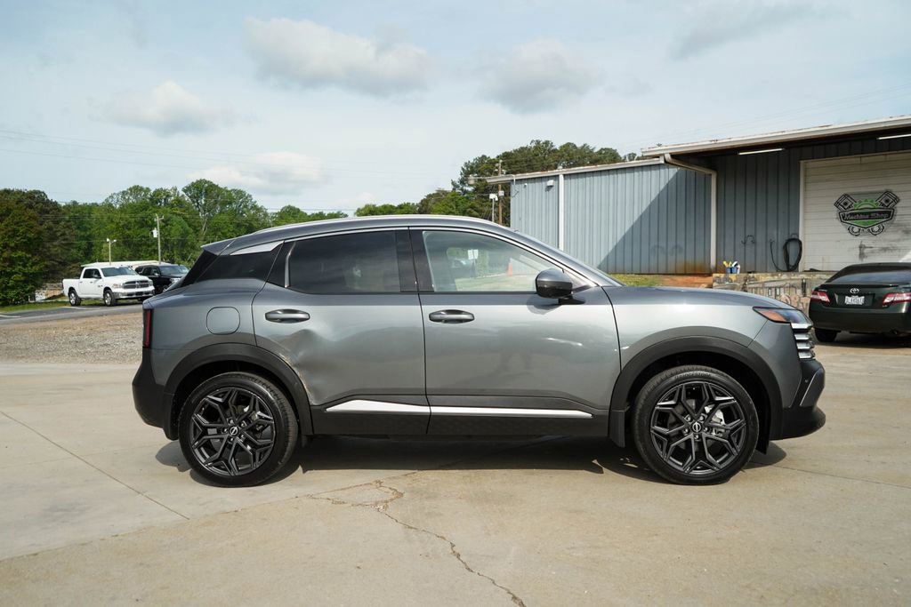 Used 2025 Nissan Kicks SR w/ SR Premium Package image 3