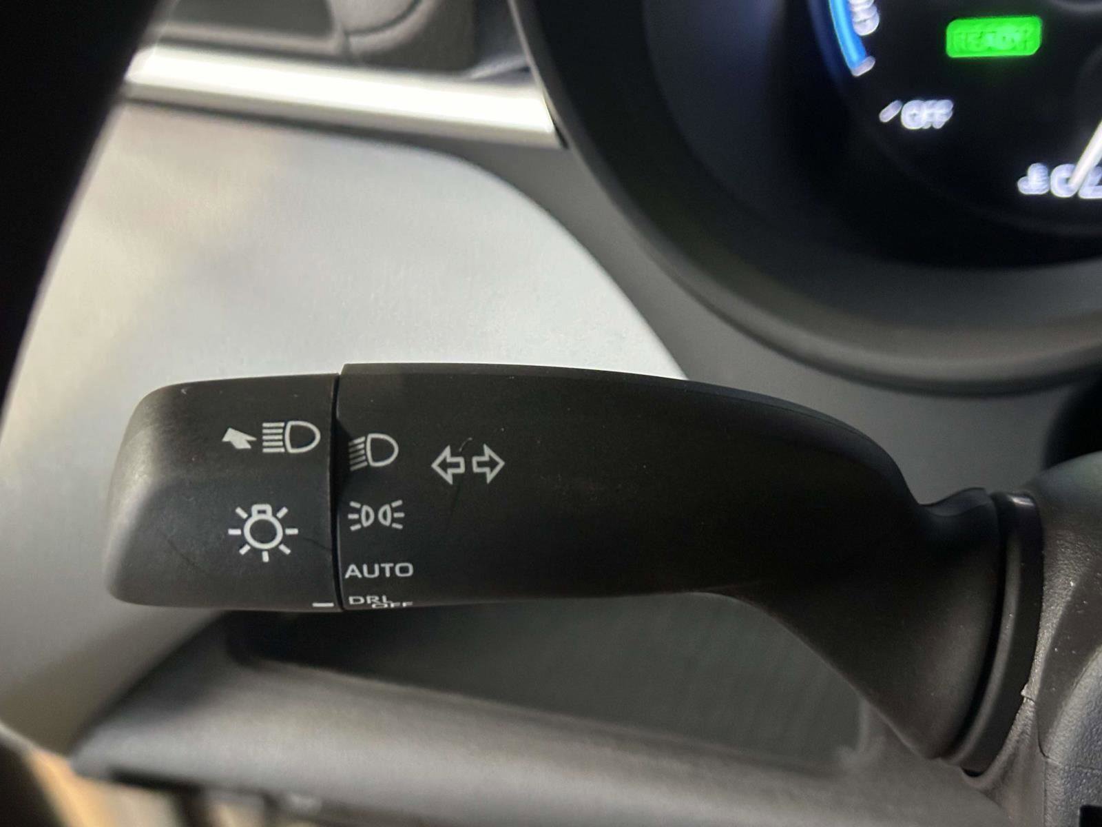 Used 2025 Toyota Sienna LE image 29