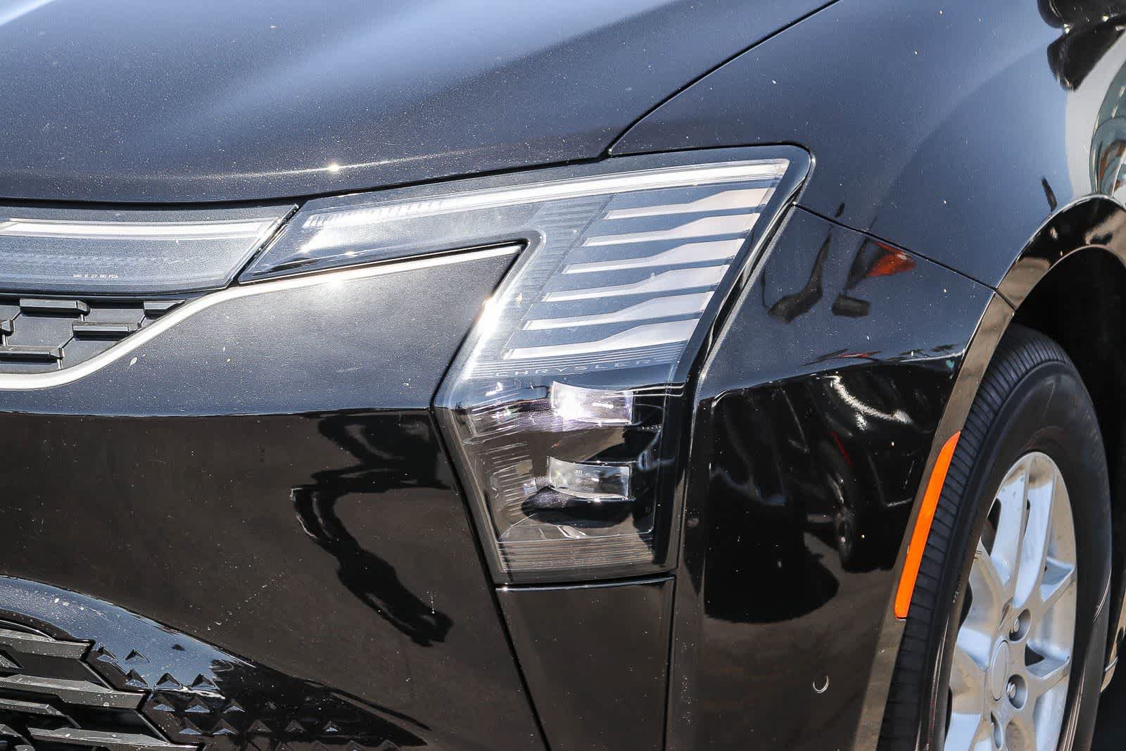 New 2027 Chrysler Pacifica Select FWD image 8