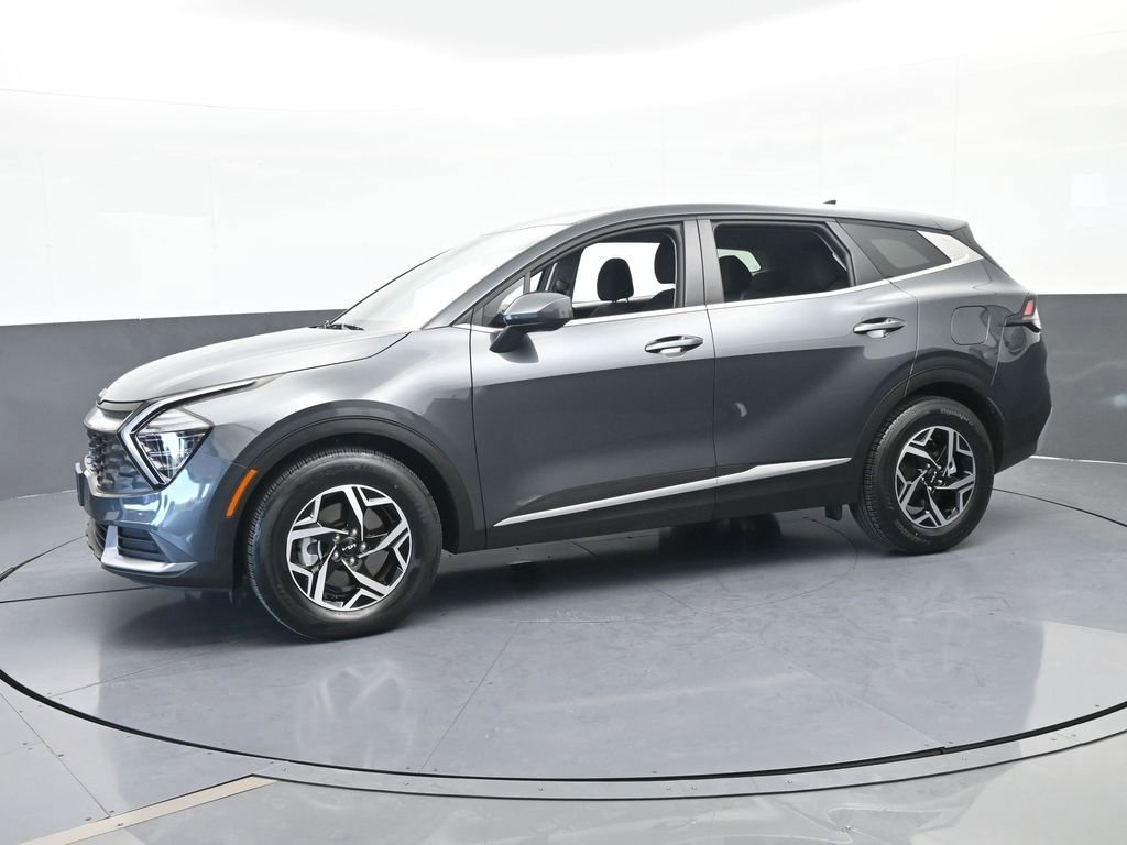 Used 2024 Kia Sportage LX image 2