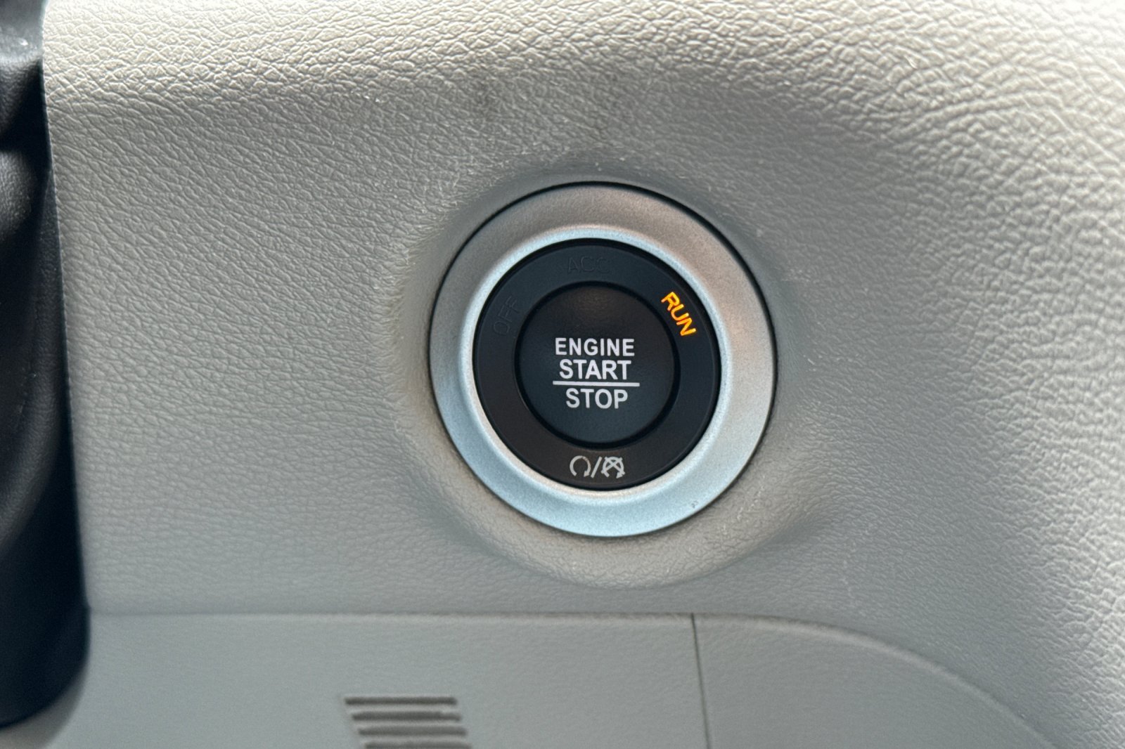 Used 2024 Chrysler Pacifica Touring-L FWD image 33