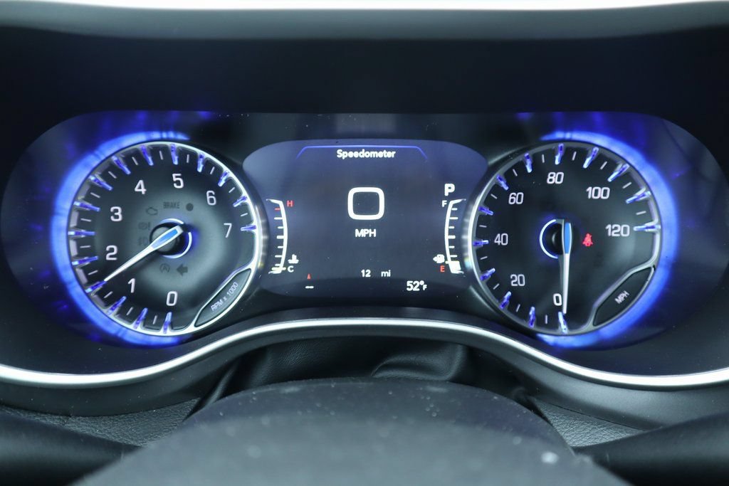 New 2026 Chrysler Pacifica Select AWD/4WD image 4
