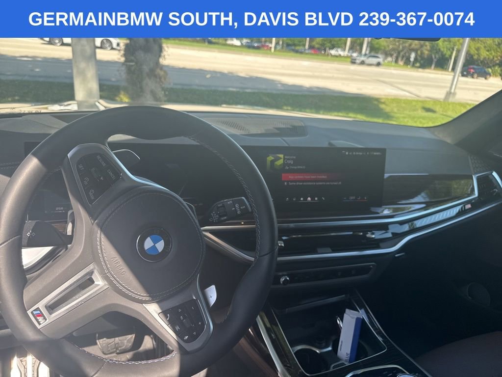 Used 2025 BMW X7 M60i AWD/4WD image 40
