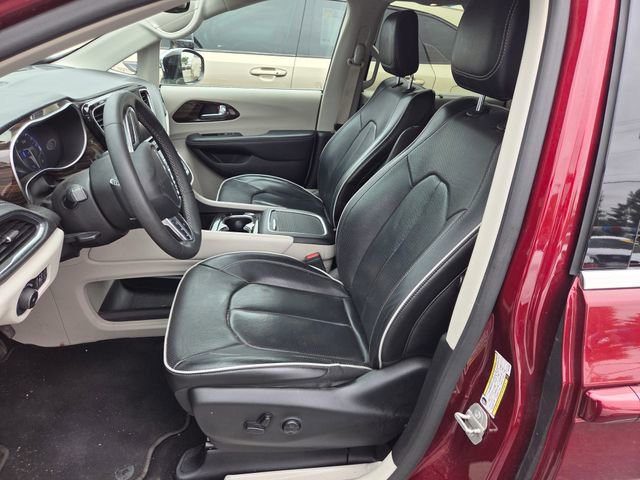 Used 2023 Chrysler Pacifica Limited FWD image 11