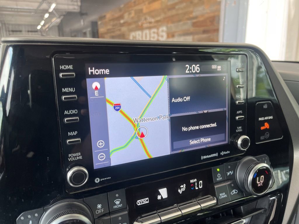 Used 2021 Toyota Highlander XLE AWD/4WD image 33