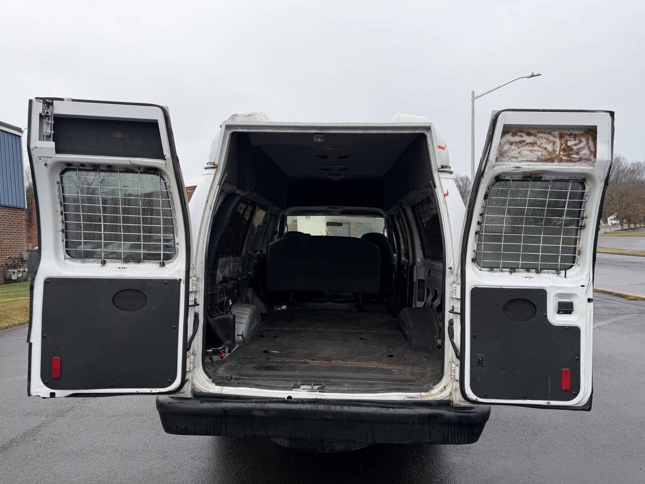 Used 2010 Ford E-350 and Econoline 350 XLT RWD image 21