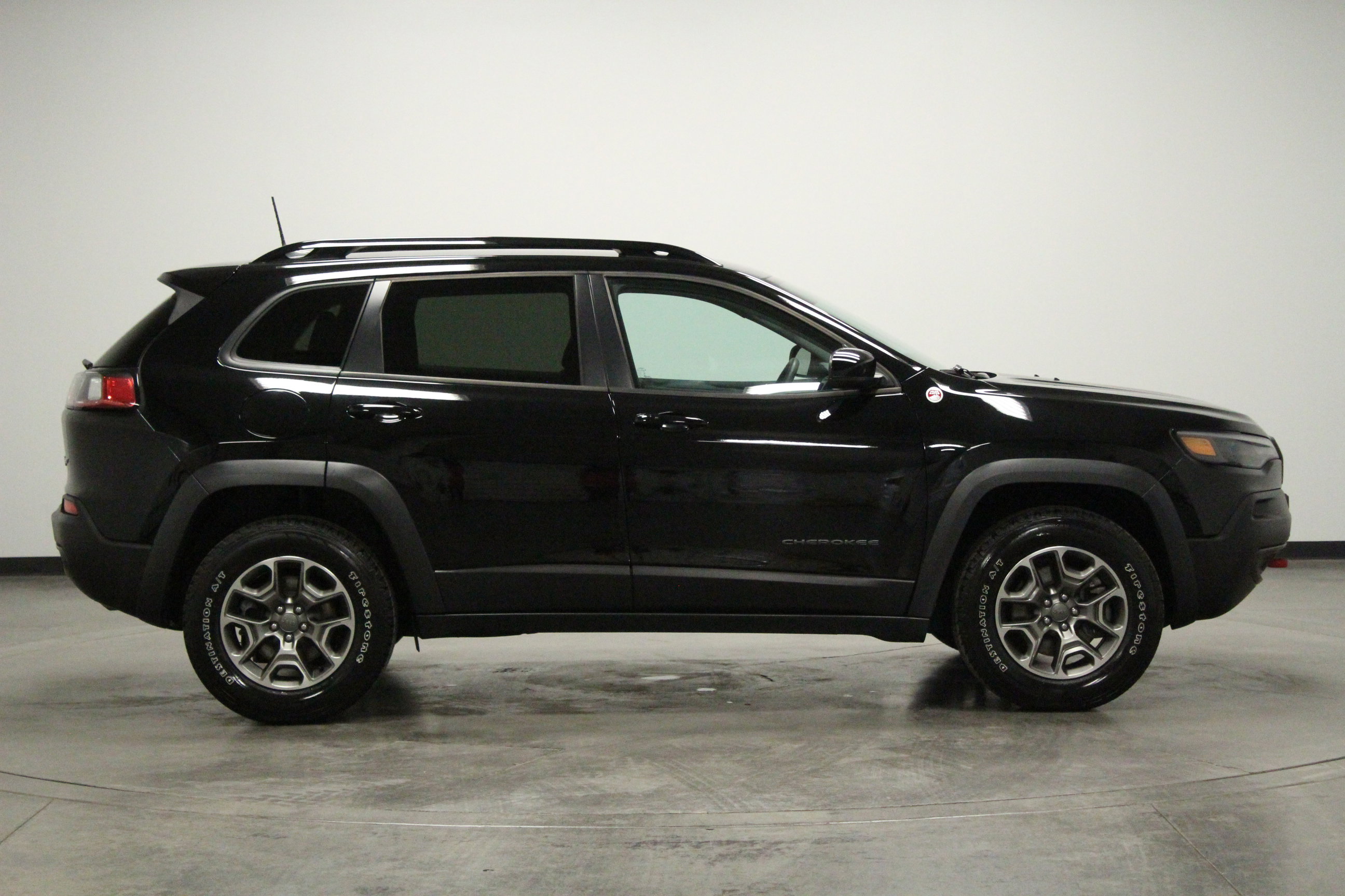 Used 2022 Jeep Cherokee Trailhawk w/ Premium Leather Package AWD/4WD image 9