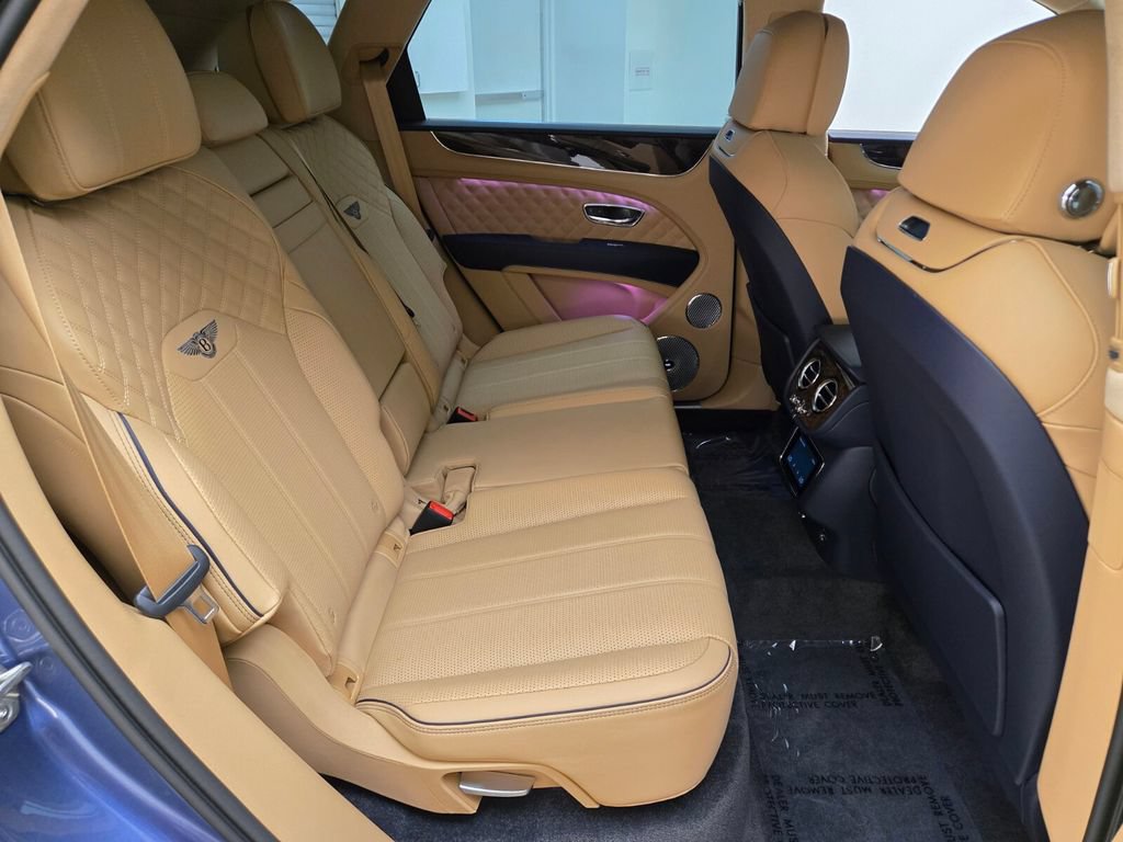 Certified 2023 Bentley Bentayga AWD/4WD image 24
