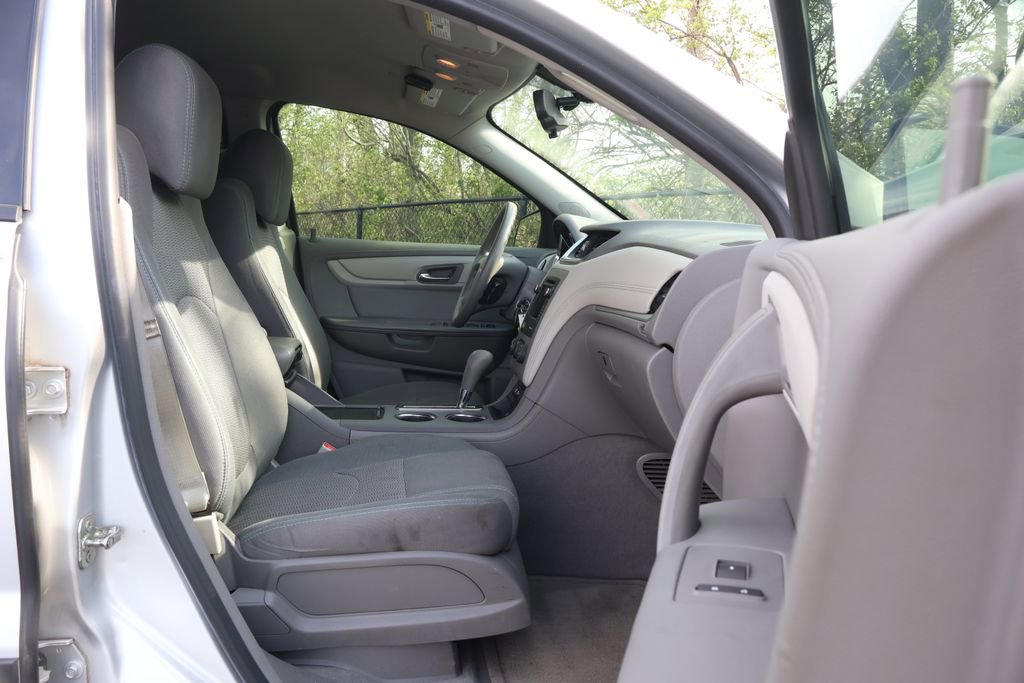 Used 2016 Chevrolet Traverse LS image 38