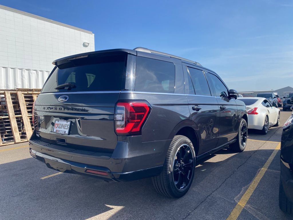 Used 2023 Ford Expedition Limited image 11