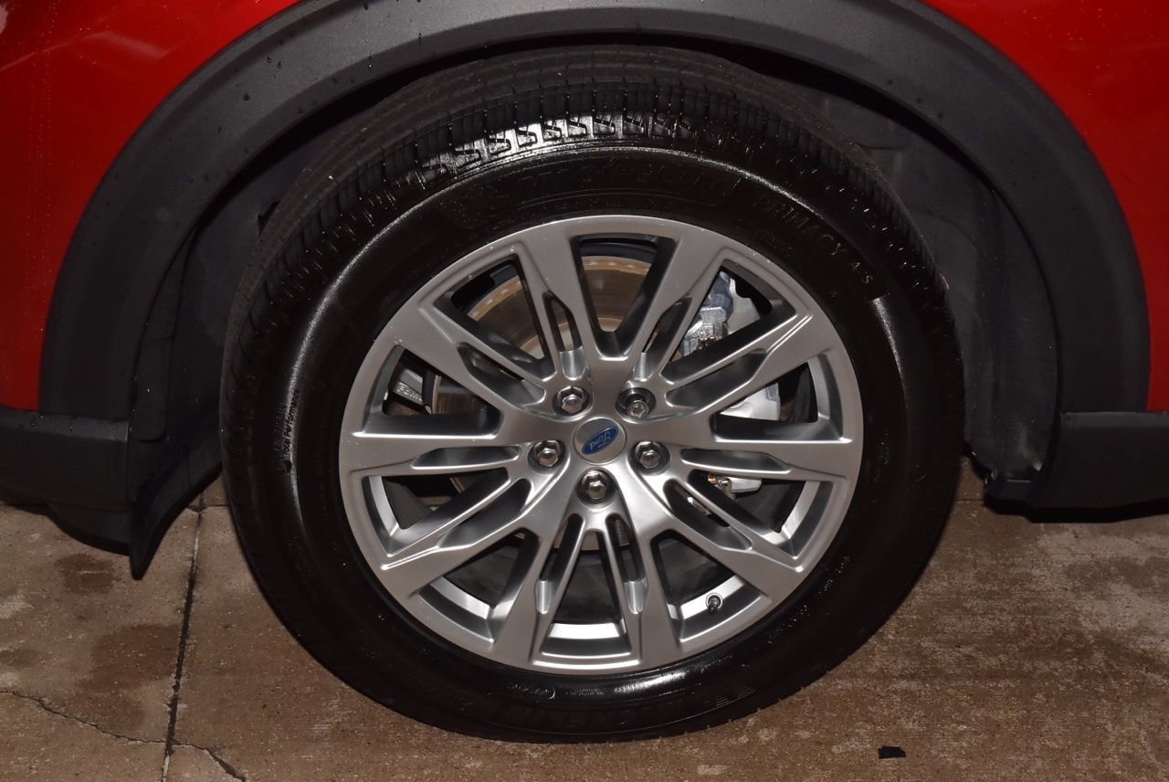 Certified 2025 Ford Explorer Platinum RWD image 39