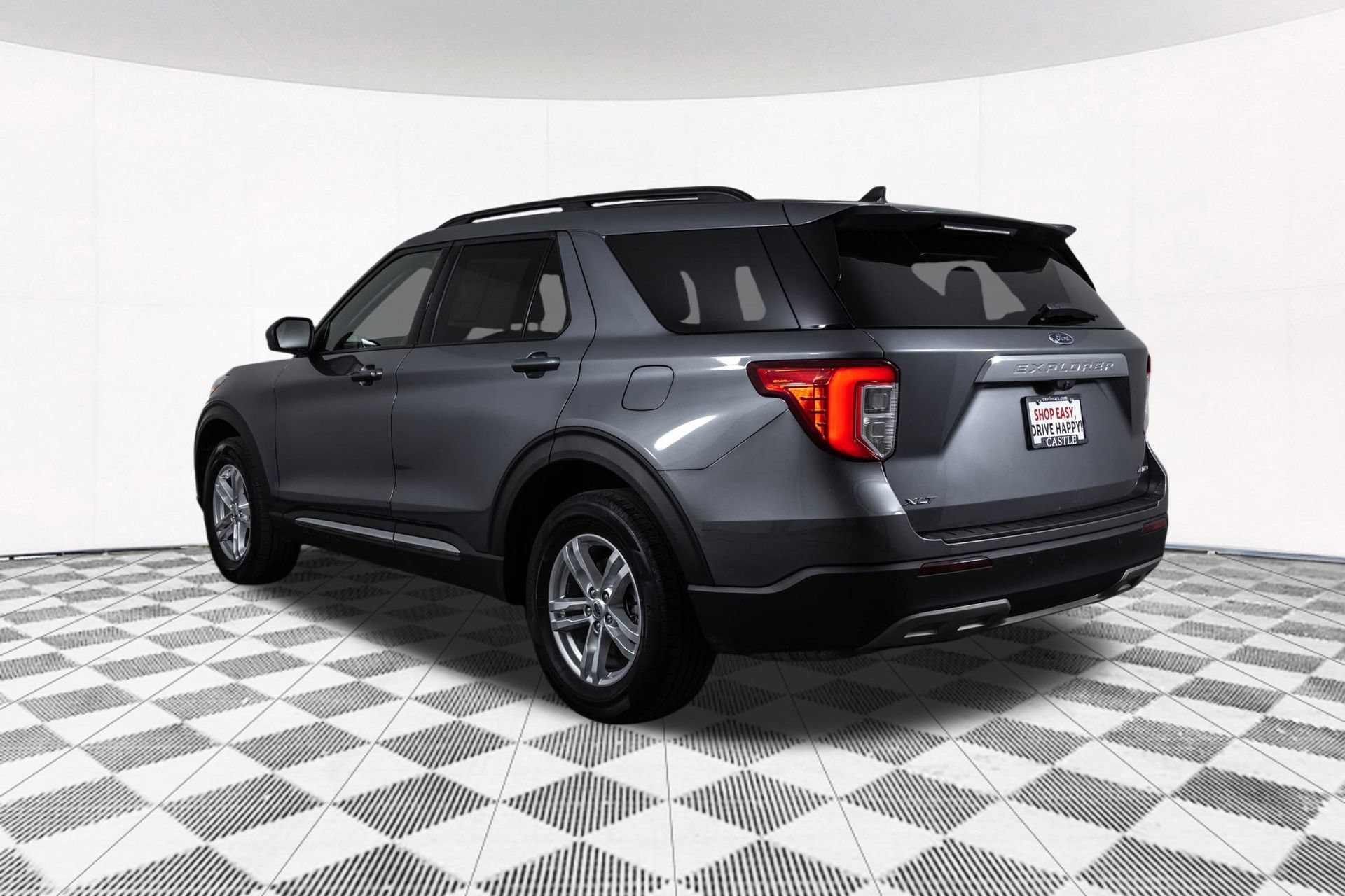 Used 2021 Ford Explorer XLT w/ Equipment Group 202A AWD/4WD image 15