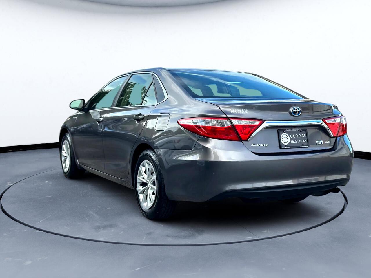 Used 2015 Toyota Camry LE image 5