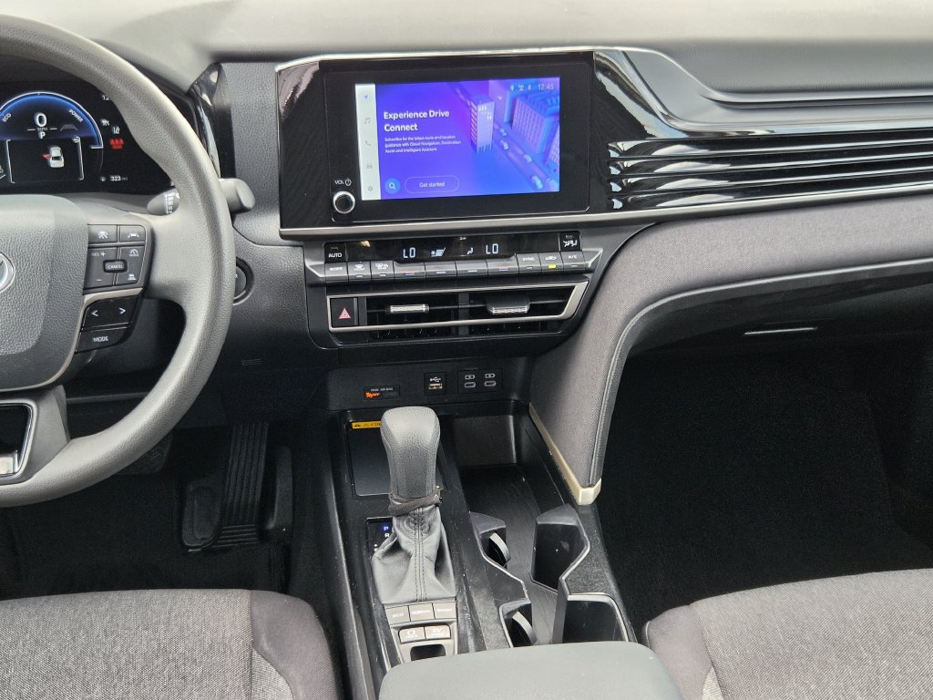Used 2025 Toyota Camry LE FWD image 17