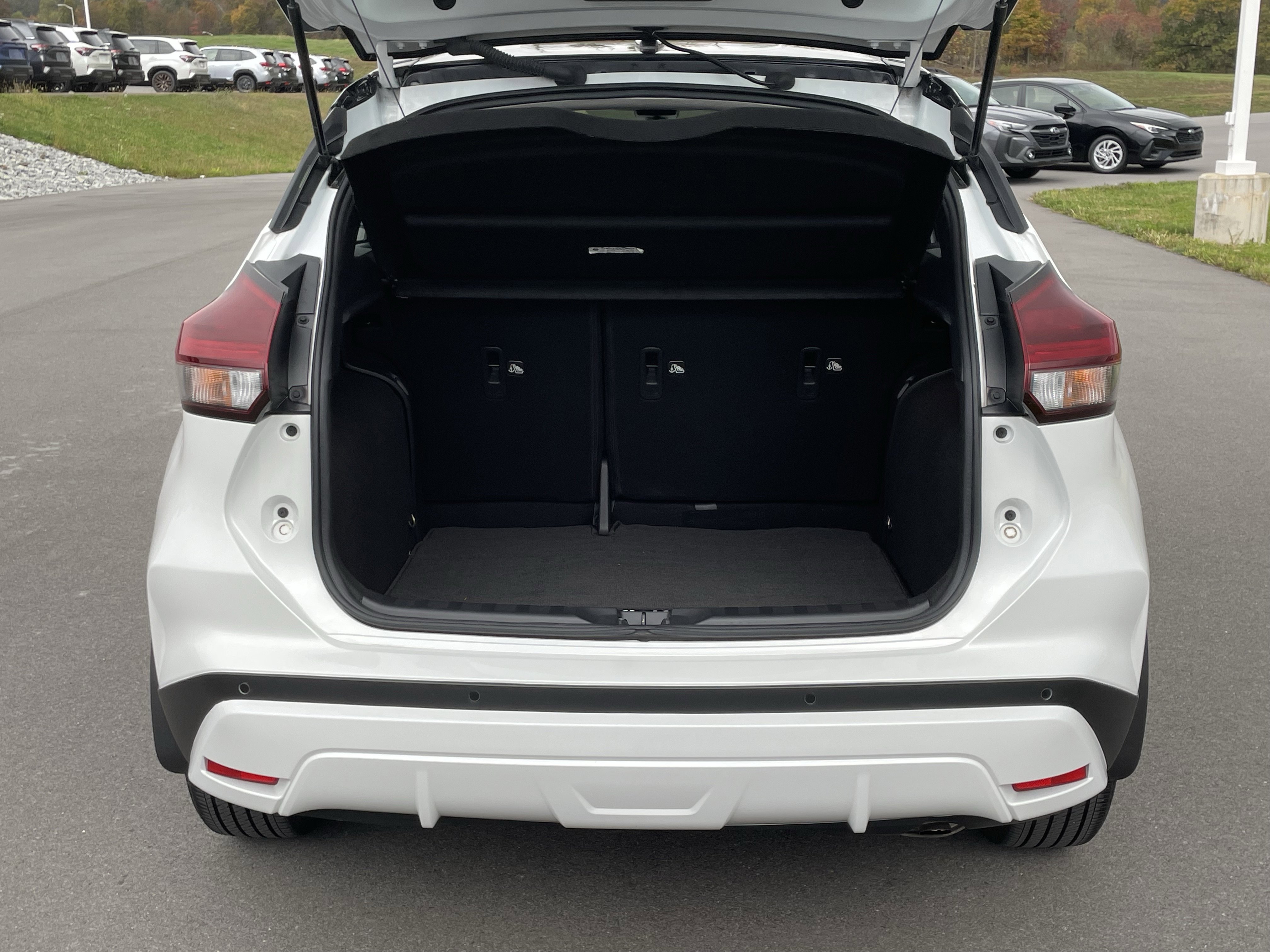 Used 2023 Nissan Kicks SR w/ SR Premium Package image 5