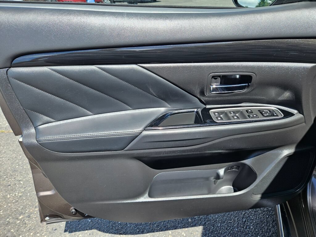 Used 2018 Mitsubishi Outlander SEL AWD/4WD image 20