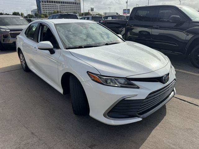 Certified 2022 Toyota Camry LE FWD image 3