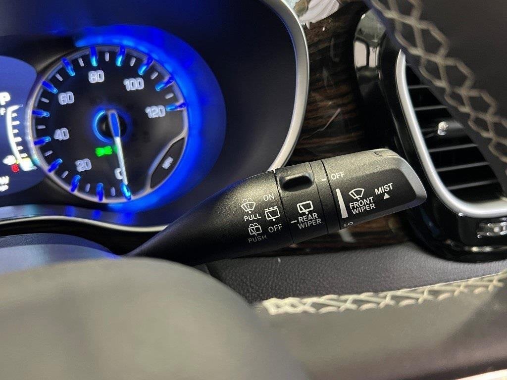 Used 2024 Chrysler Pacifica Limited image 37