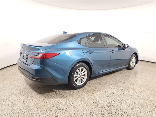 Used 2025 Toyota Camry LE w/ Convenience Package image 5