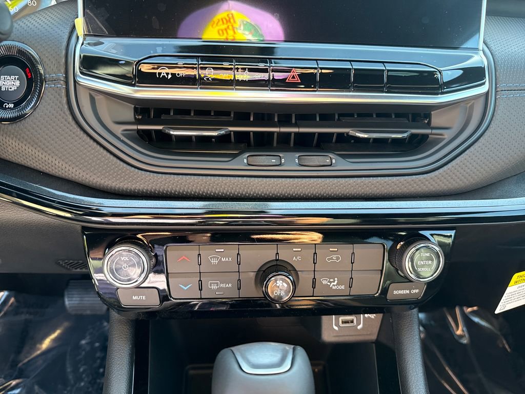 New 2026 Jeep Compass Latitude AWD/4WD image 18