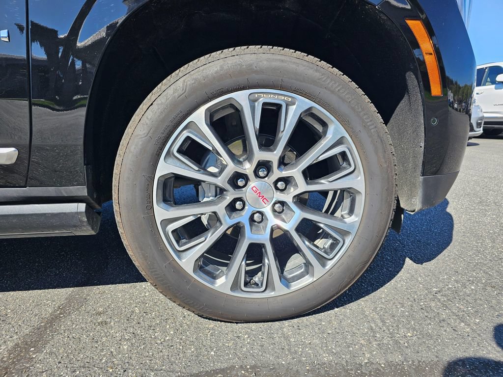 Used 2026 GMC Yukon XL Denali w/ Sun & Power Step Package AWD/4WD image 9