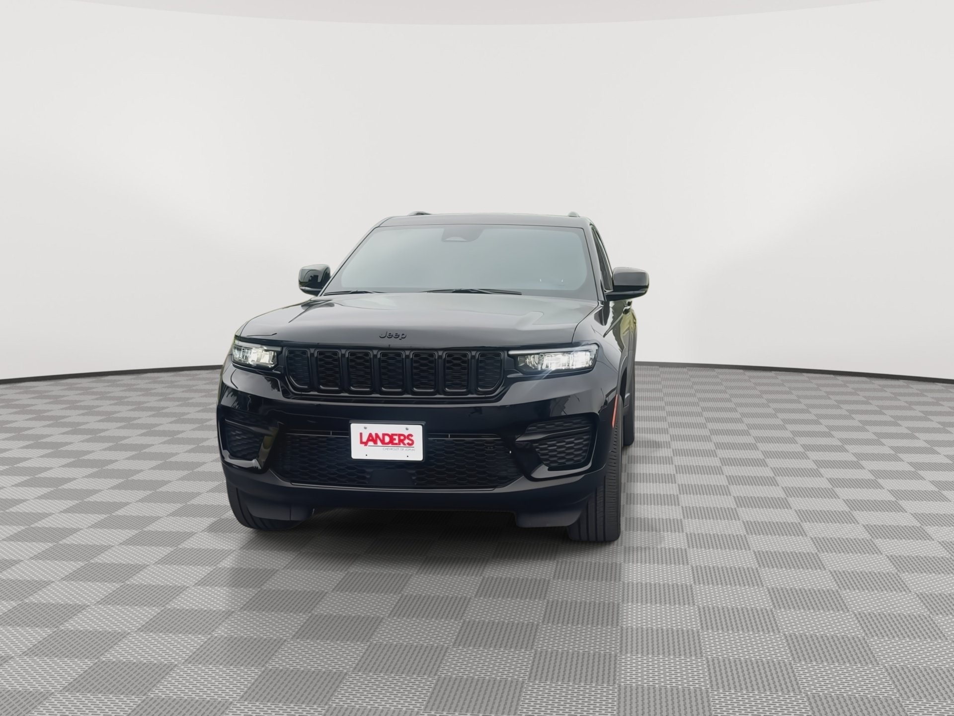 Used 2023 Jeep Grand Cherokee Altitude AWD/4WD image 3