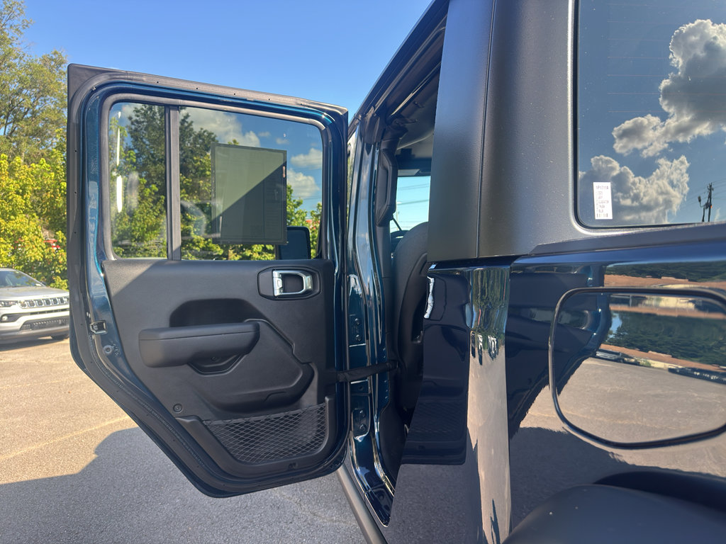 Used 2025 Jeep Gladiator Rubicon w/ Safety Group image 18