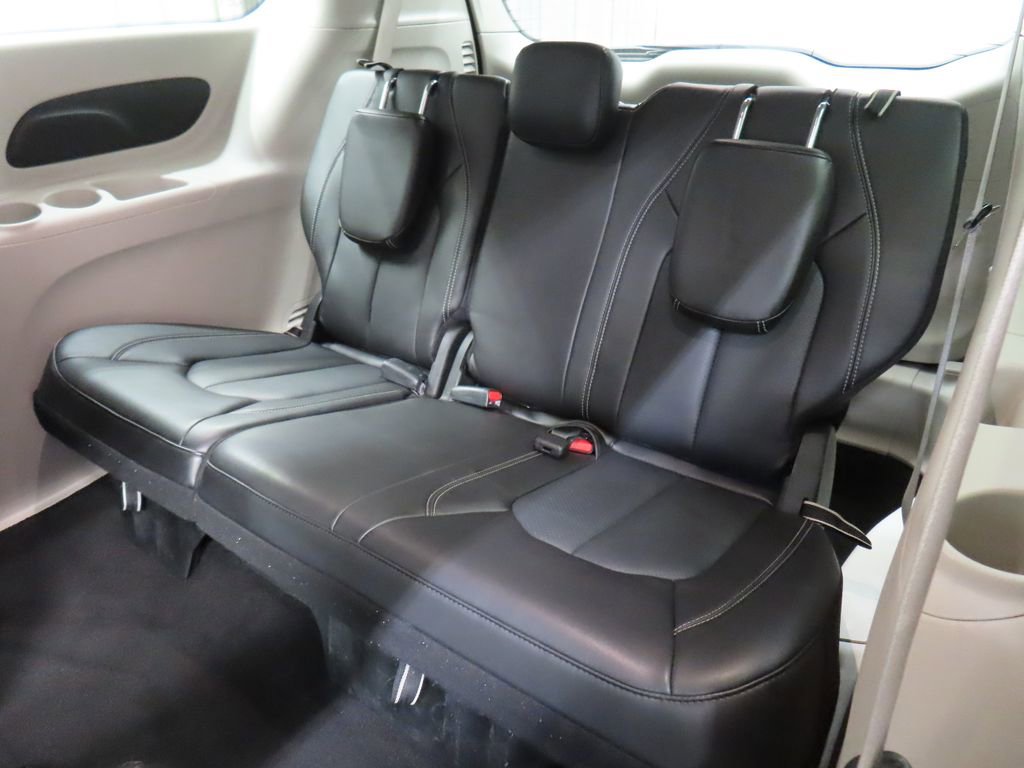 Used 2024 Chrysler Pacifica Touring-L FWD image 14