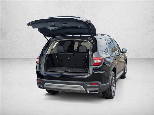 Certified 2023 Honda Pilot Touring image 4
