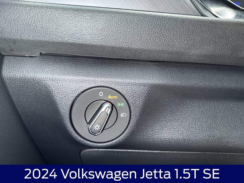 Used 2024 Volkswagen Jetta SE w/ Panoramic Sunroof Package image 24