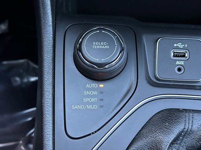 Used 2020 Jeep Cherokee Latitude w/ Cold Weather Group image 36