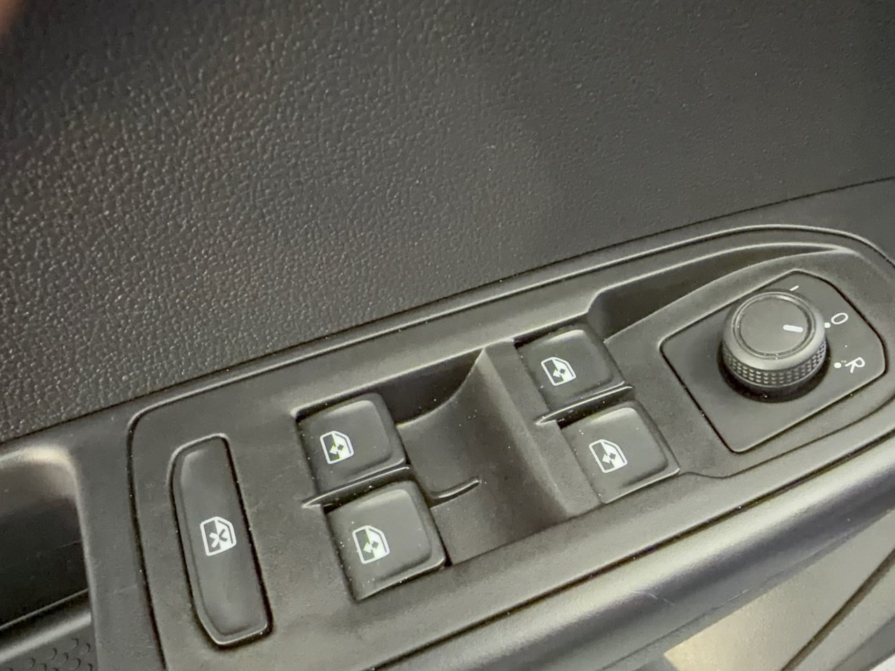 Used 2024 Volkswagen Taos S FWD image 15