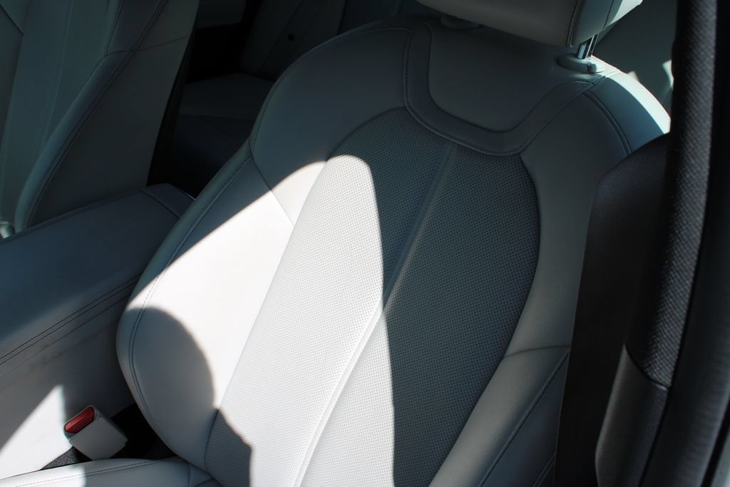 Used 2024 Genesis G70 2.5T image 10