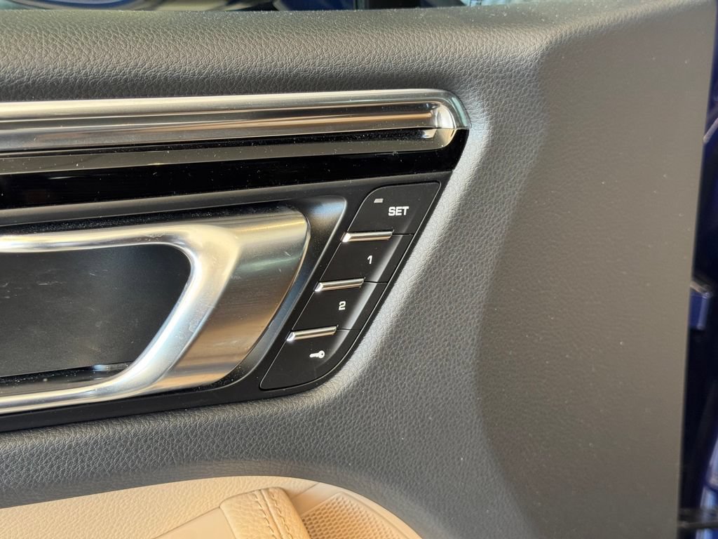 Certified 2026 Porsche Macan AWD/4WD image 32