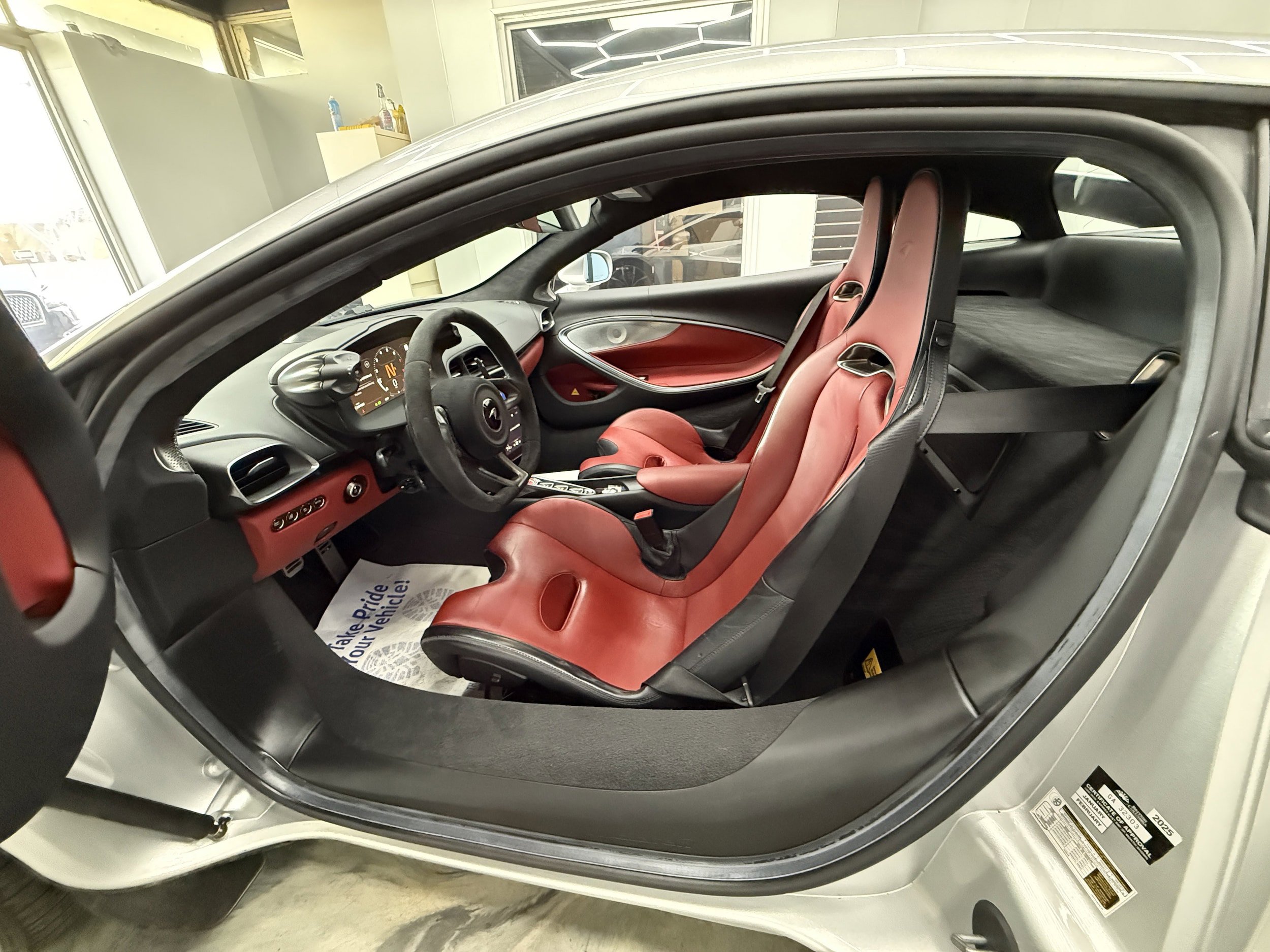 Used 2023 McLaren Artura RWD image 21