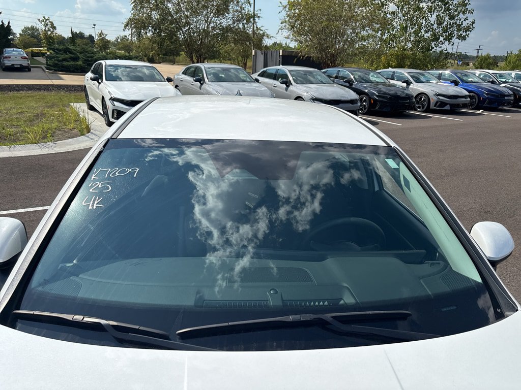 Used 2025 Hyundai Sonata SE FWD image 14