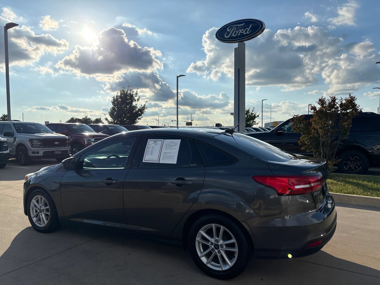 Used 2018 Ford Focus SE FWD image 3