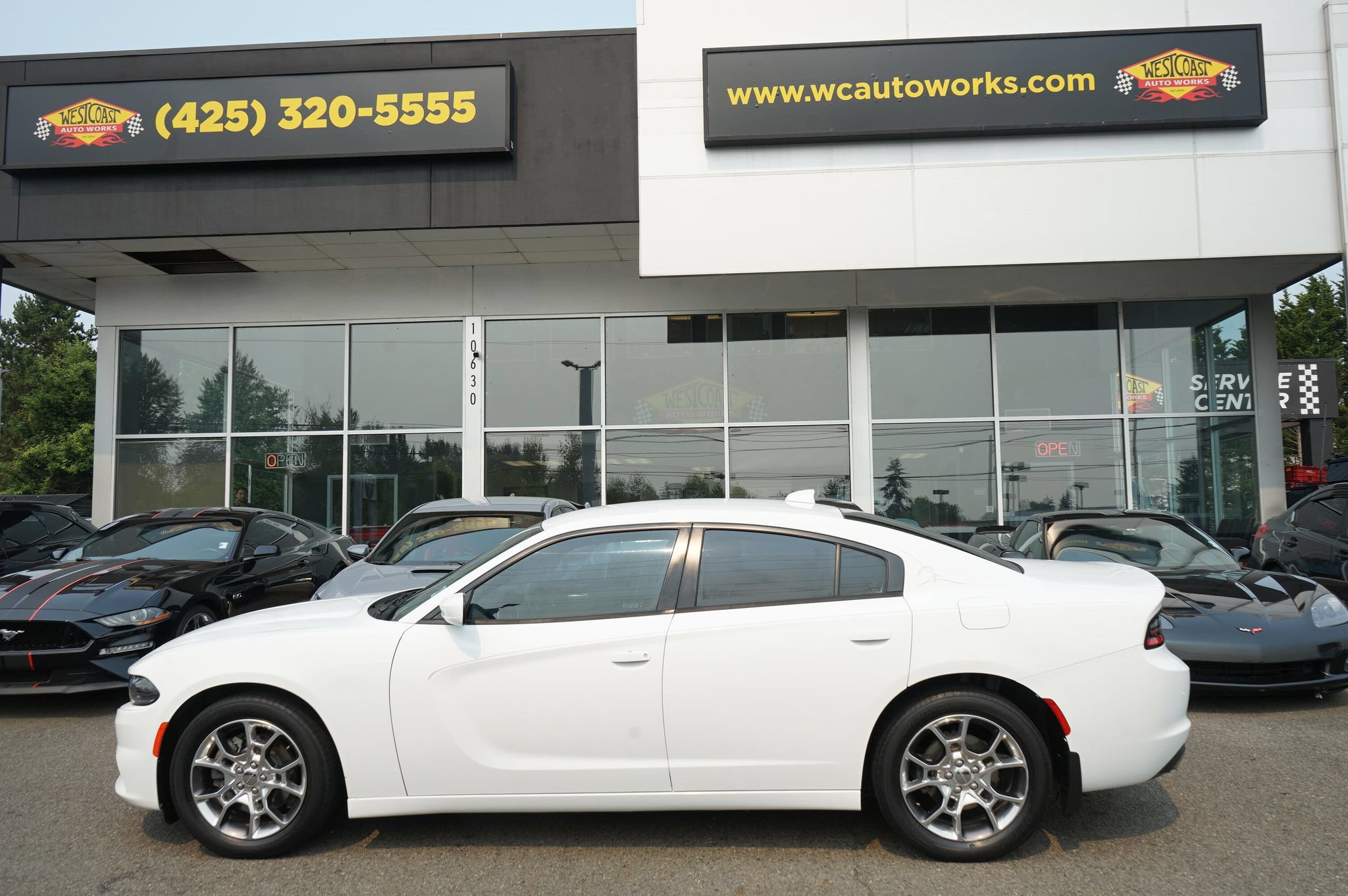 Used 2015 Dodge Charger SXT w/ AWD Plus Group image 2