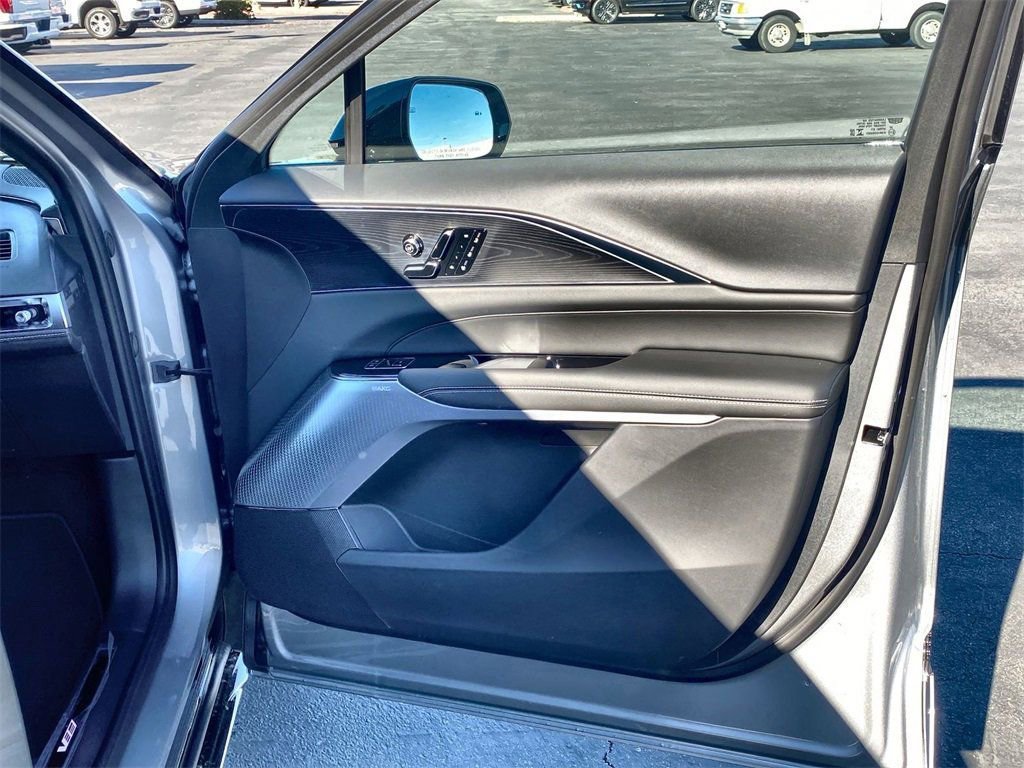 New 2026 Cadillac Lyriq V image 40
