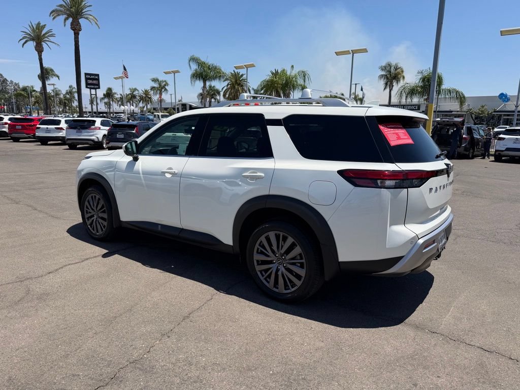 Certified 2024 Nissan Pathfinder SL w/ SL Premium Package FWD image 4
