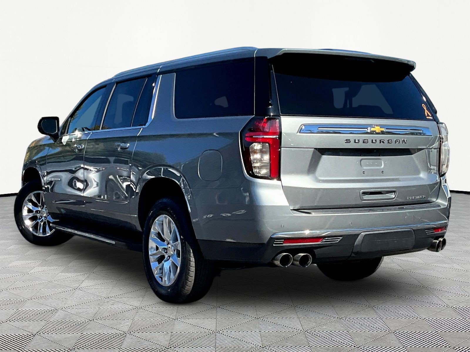 Used 2023 Chevrolet Suburban Premier AWD/4WD image 4