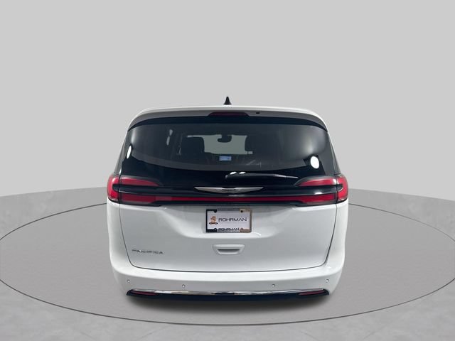 Used 2023 Chrysler Pacifica Touring-L FWD image 32