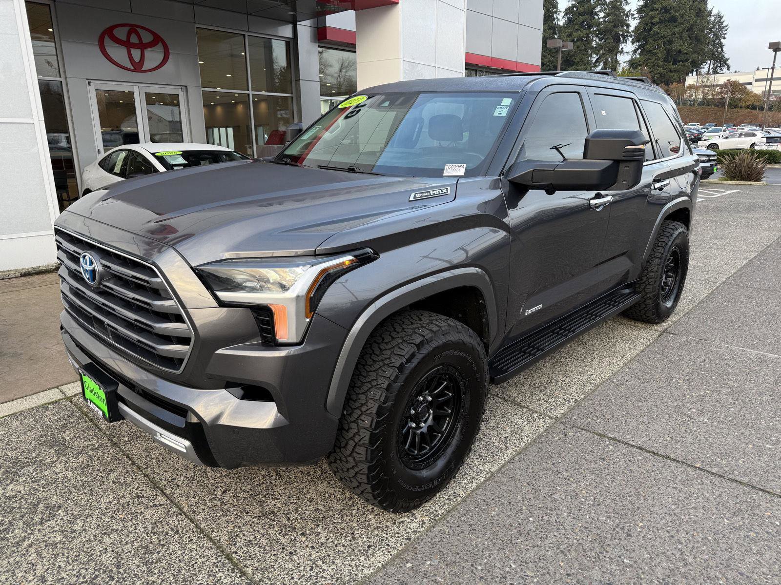 Used 2023 Toyota Sequoia Limited image 2